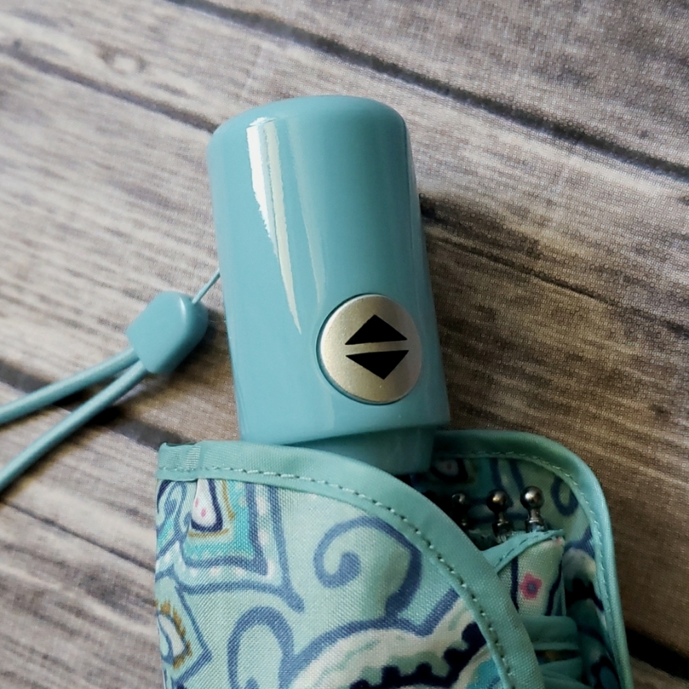 **1 LEFT** Vera Bradley Umbrella - Daisy Dot Paisley - Picture 2 of 6